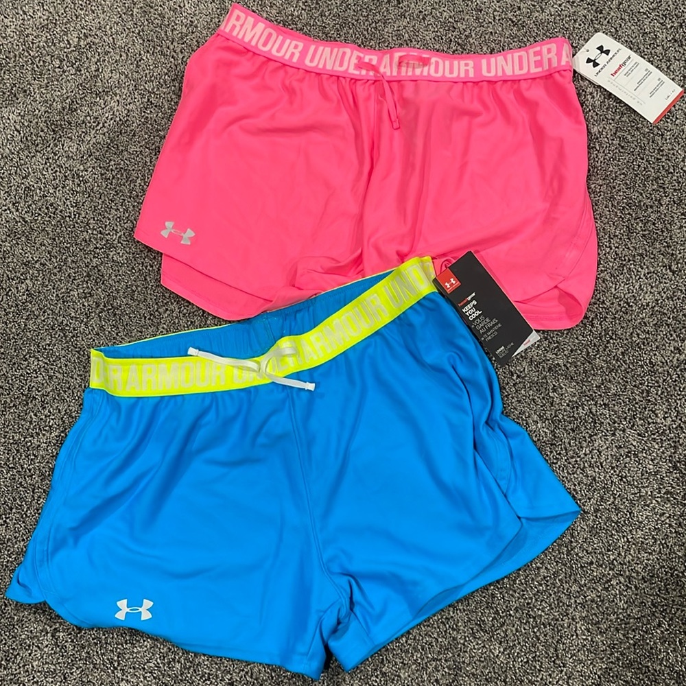 MWT UnderArmour women’s short size Medium, pink and blue